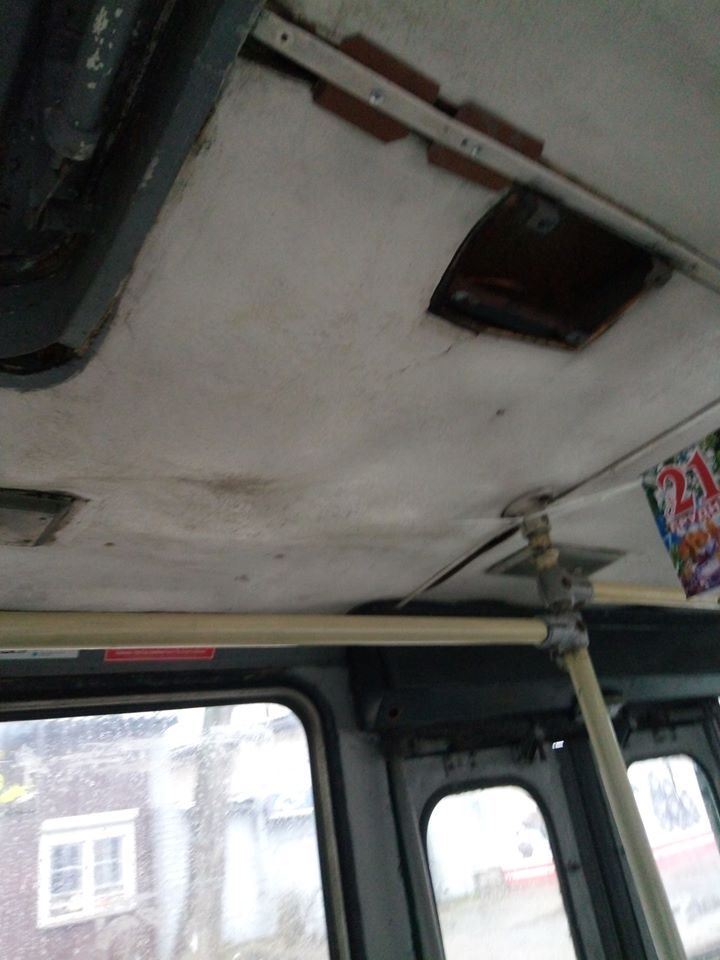 «Душ за 6 гривен»: в Днепре в троллейбусе «пошел дождь». Новости Днепра