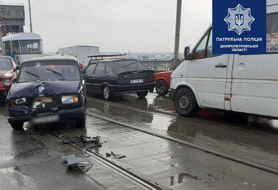 ДТП на Амурском мосту заблокировало движение. Новости Днепра