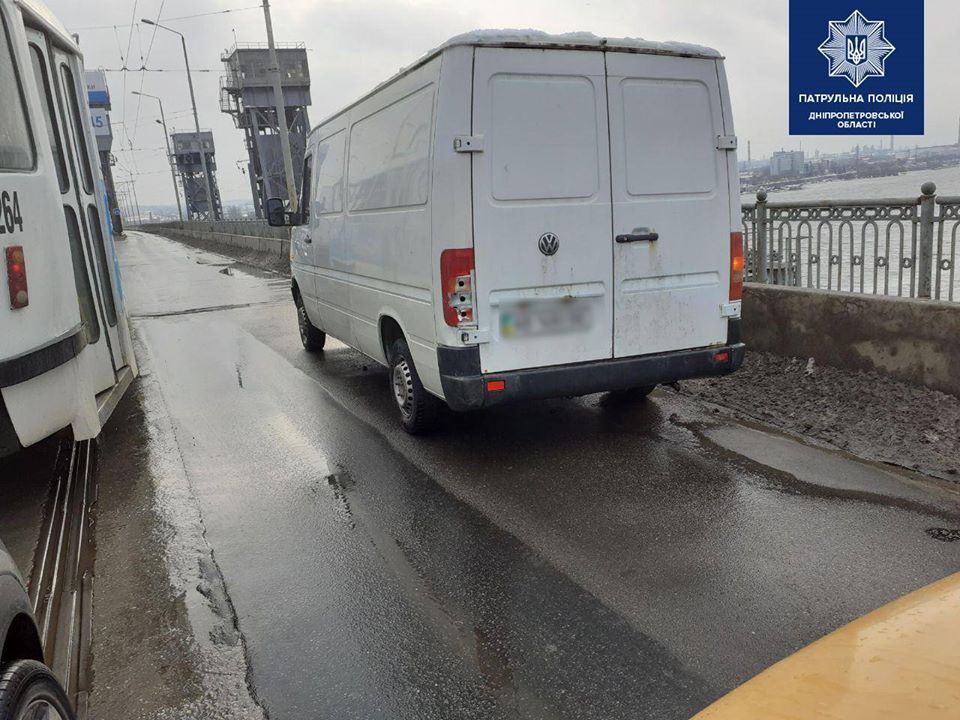 ДТП на Амурском мосту заблокировало движение. Новости Днепра