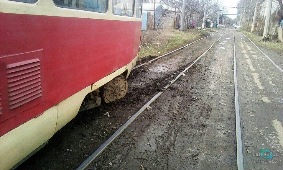 В Днепр трамвай сошел с рельсов. Новости Днепра