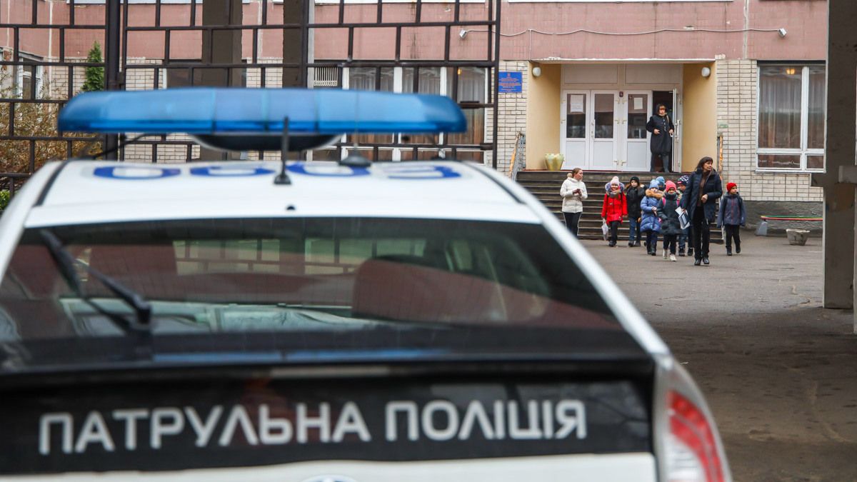 В школе в Днепре распылили газ: детей госпитализировали. Новости Днепра