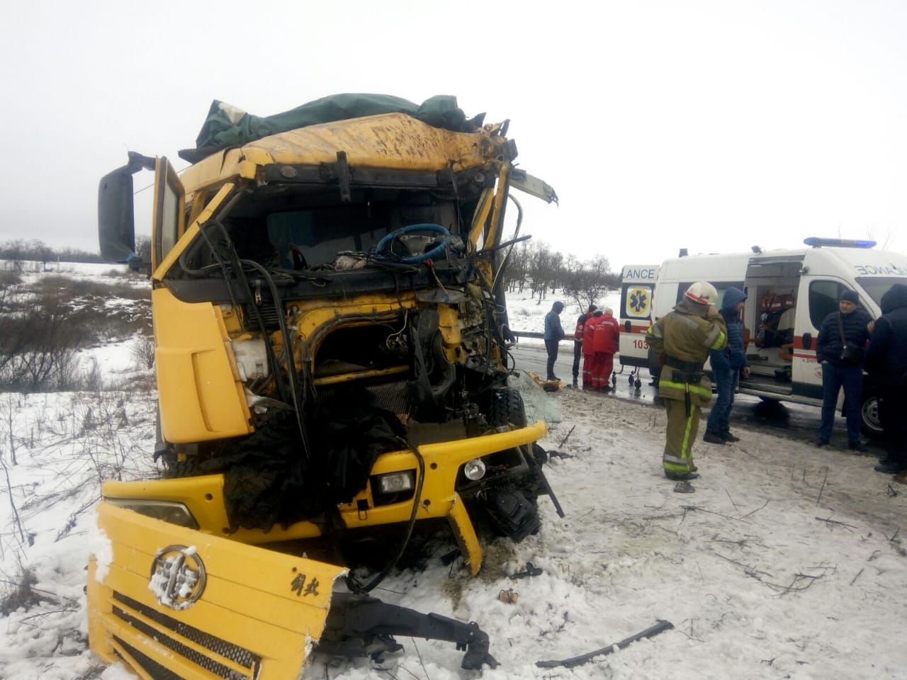 Столкнулись две фуры: есть пострадавший. Новости Днепра