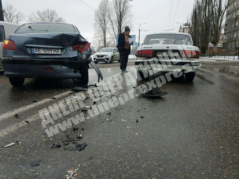 В Днепре произошло тройное ДТП с микроавтобусом. Новости Днепра