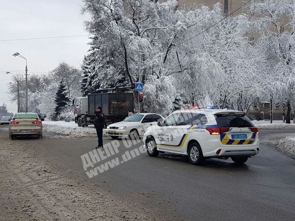 В Днепре полиция перекрыла движение транспорта. Новости Днепра