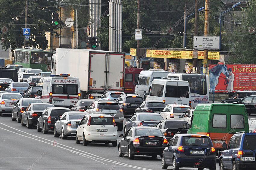 На мосту в Днепре серьезная пробка: ситуация на дорогах города. Новости Днепра