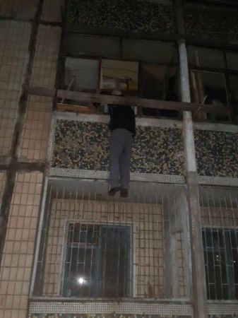 Мужчина застрял на балконе. Новости Днепра