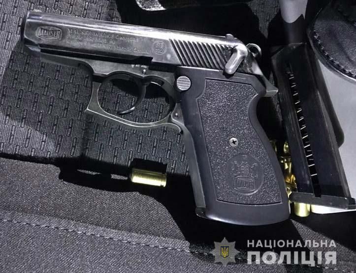 Избили и угрожали оружием: пятеро мужчин устроили дебош. Новости Днепра