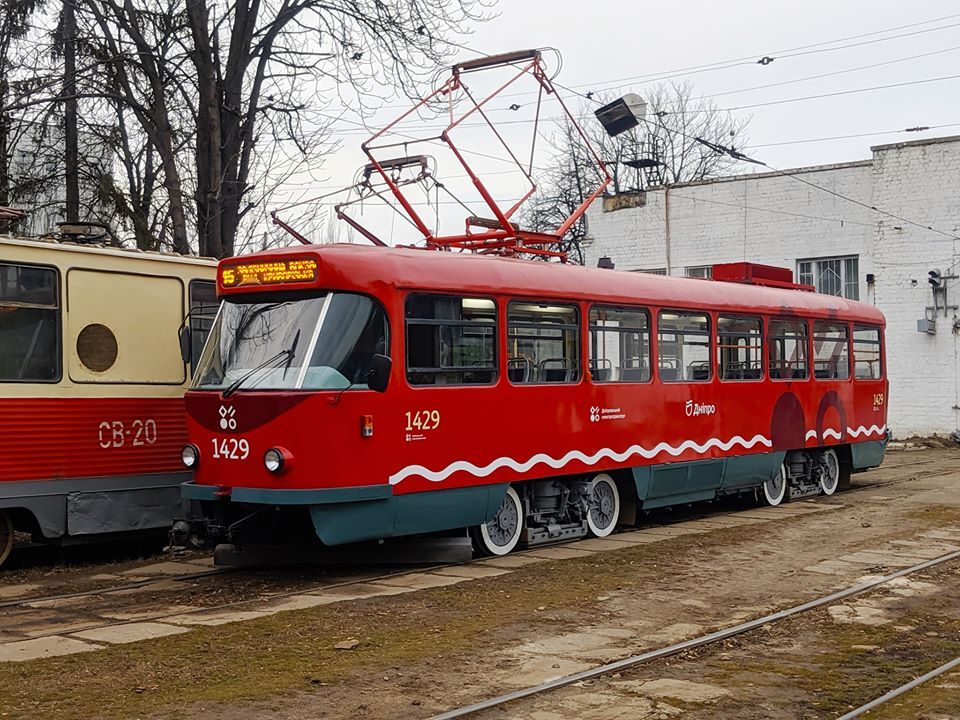 В Днепре трамваи собираются перекрасить в красный цвет. Новости Днепра