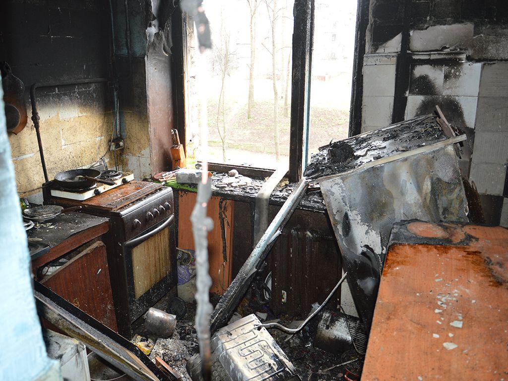 В Днепре горела квартира: огонь тушили 11 спасателей. Новости Днепра