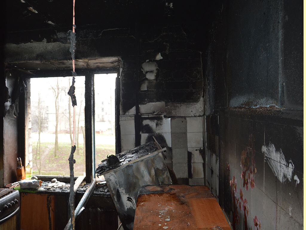 В Днепре горела квартира: огонь тушили 11 спасателей. Новости Днепра