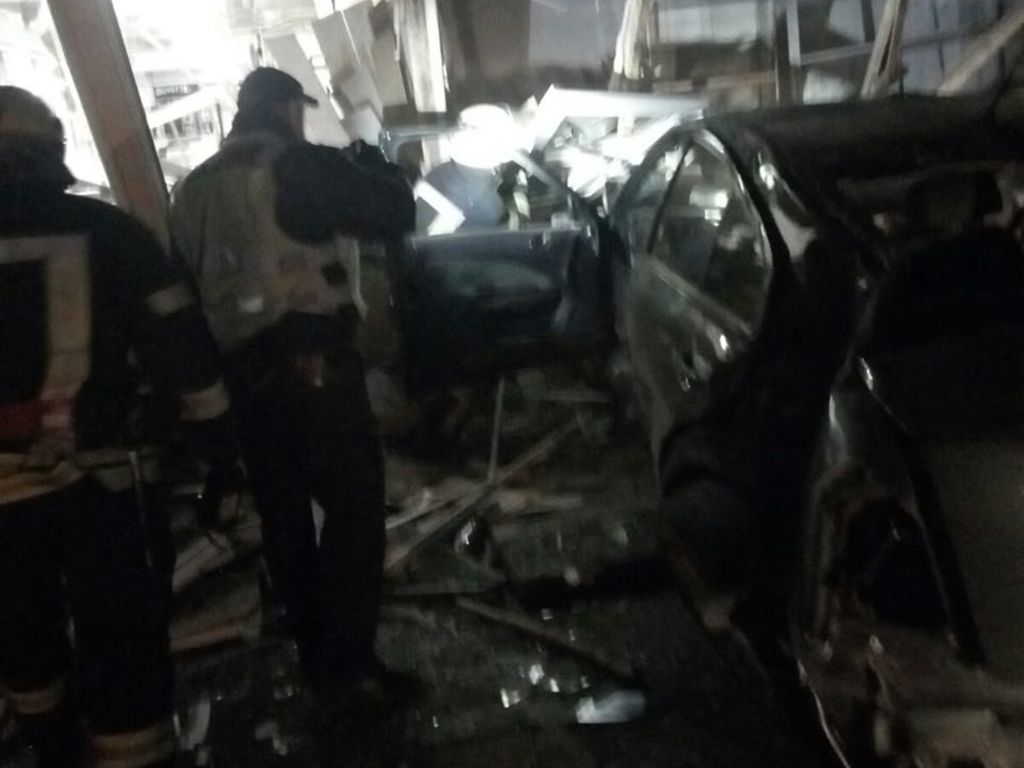 Под Днепром авто влетело в магазин. Новости Днепра