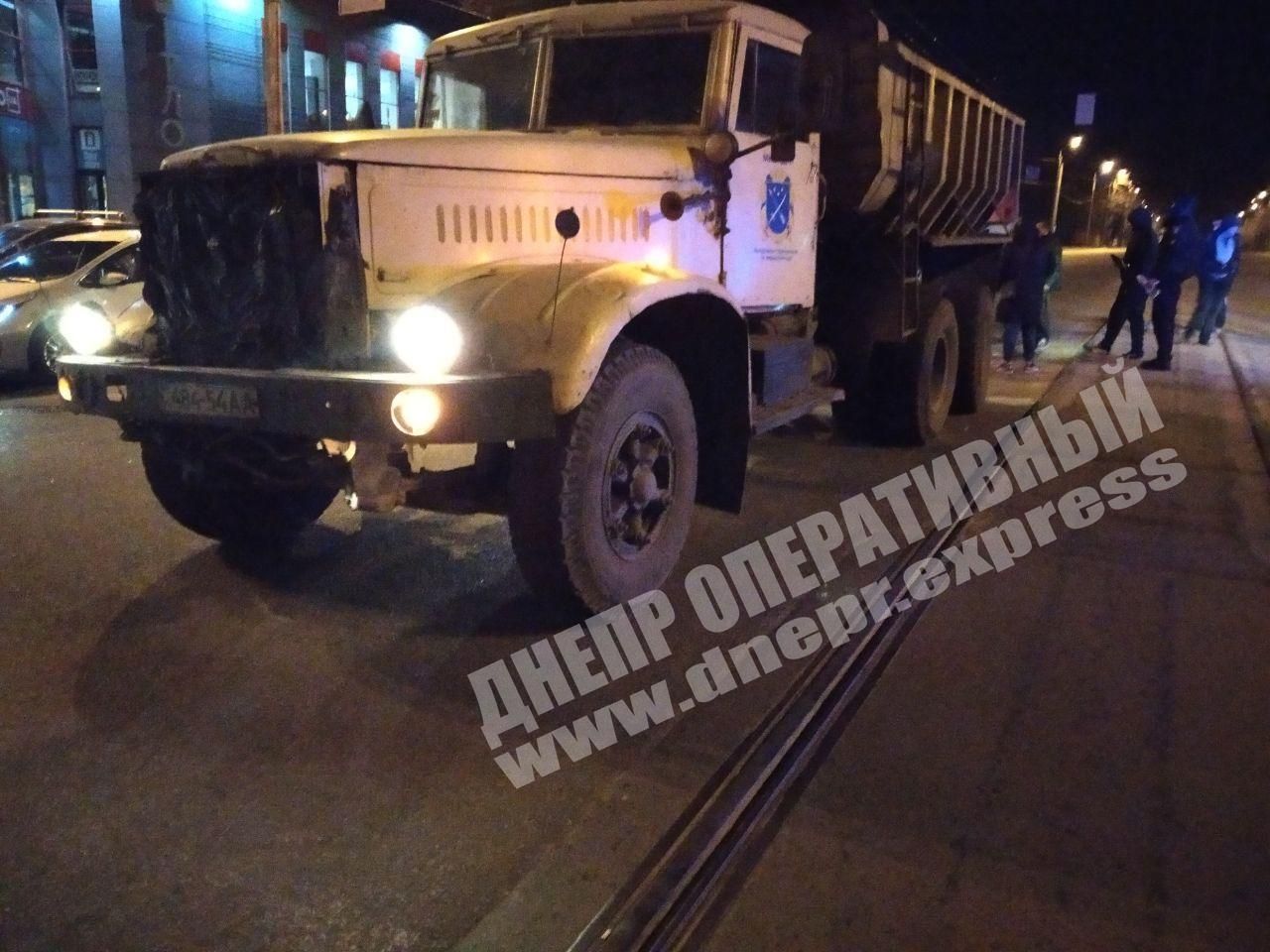 В Днепре микроавтобус влетел в грузовик. Новости Днепра