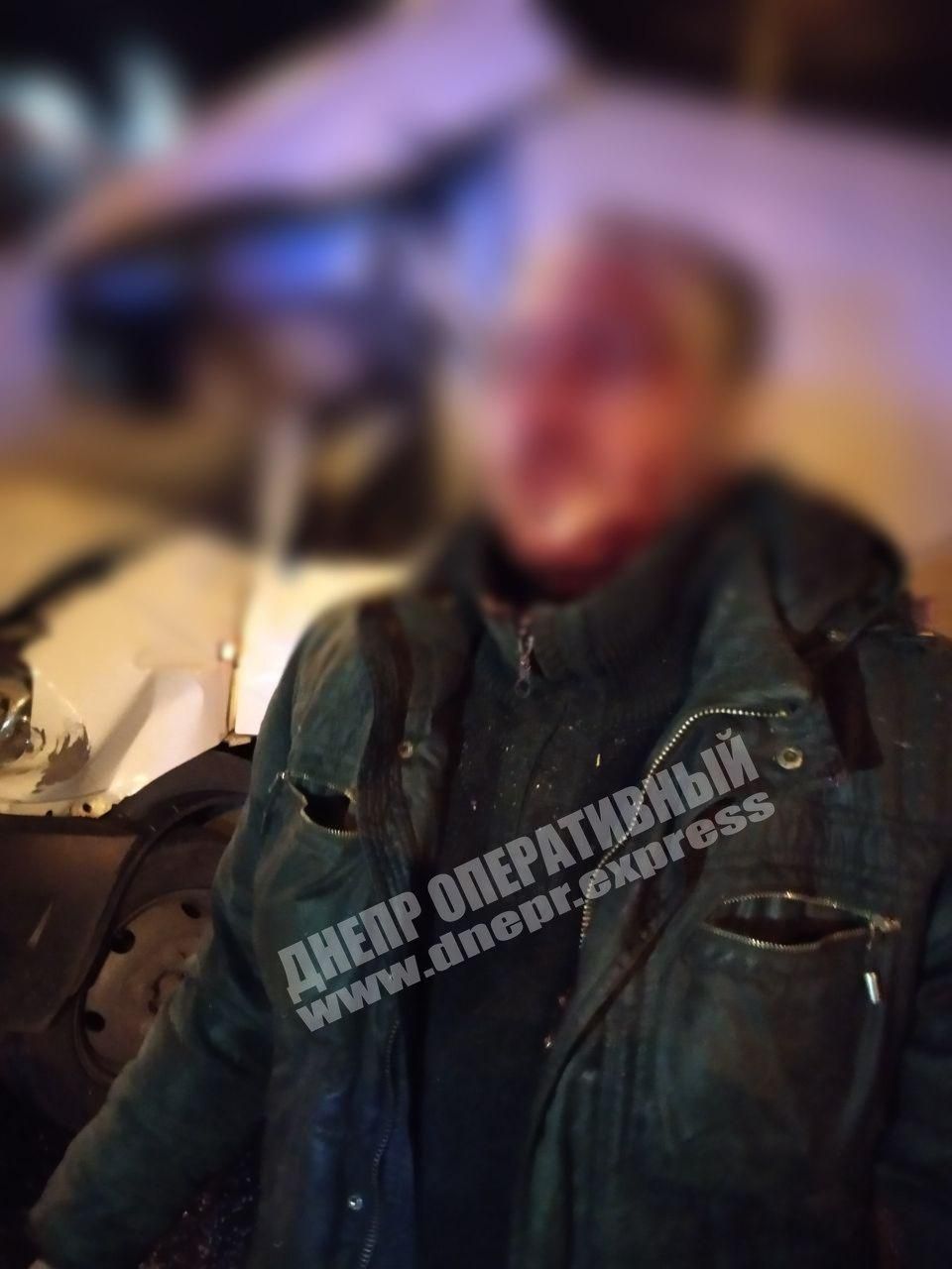 В Днепре микроавтобус влетел в грузовик. Новости Днепра