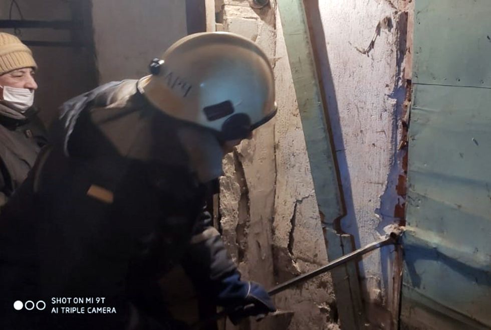 В Днепре спасатели вызволили котят из запертого подвала. Новости Днепра