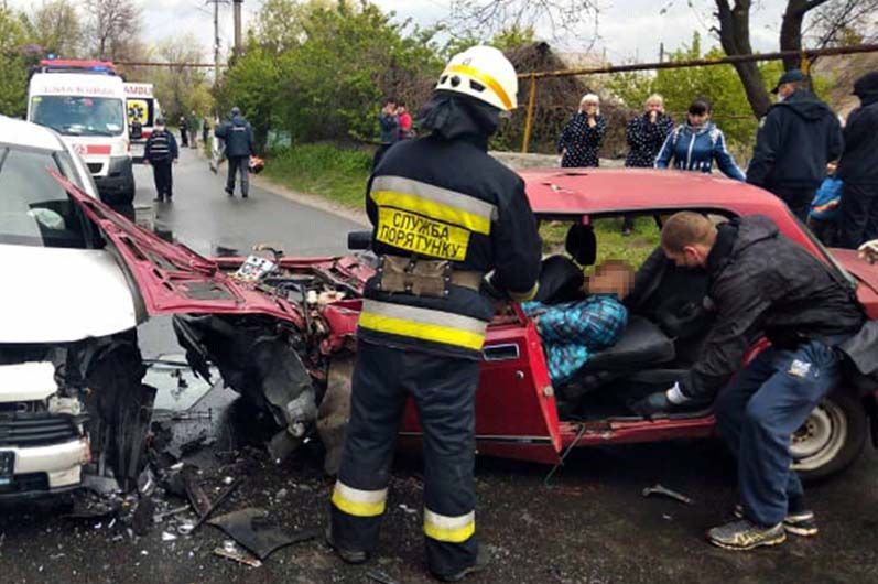 ДТП в Днепре: водителя вырезали из авто. Новости Днепра