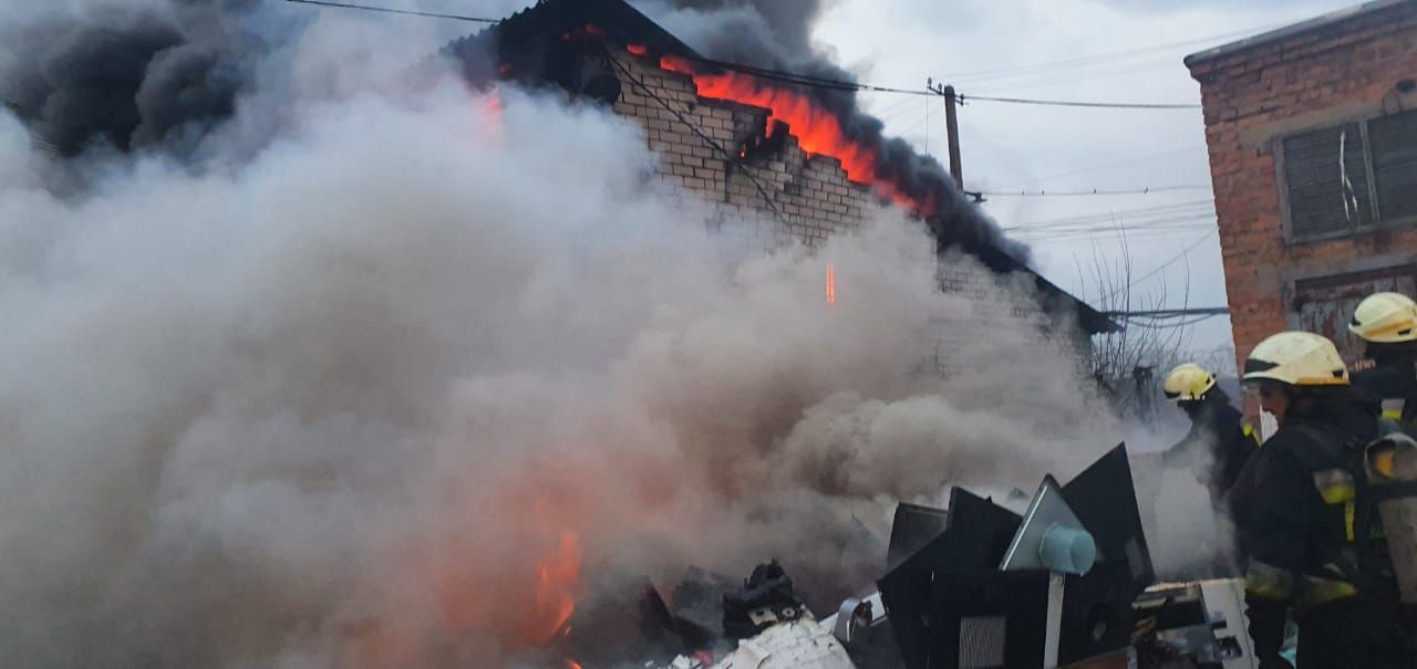 Масштабный пожар в Днепре: горит склад