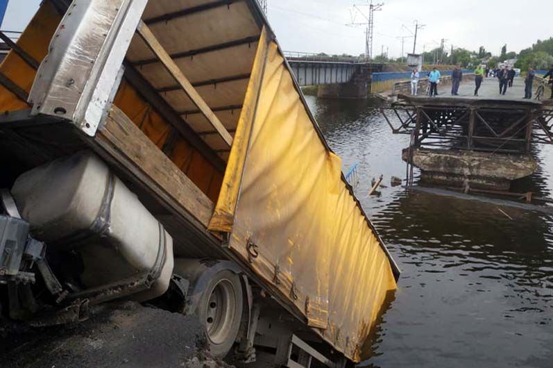 Спасатели о ситуации с обрушившимся мостом. Новости Днепра