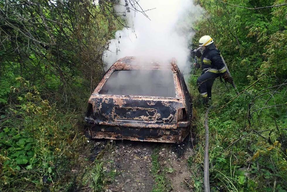 Горящий автомобиль