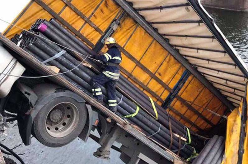 Спасатели о ситуации с обрушившимся мостом. Новости Днепра