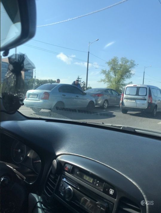 Серьезная пробка: 2 ДТП на Новом мосту в Днепре. Новости Днепра
