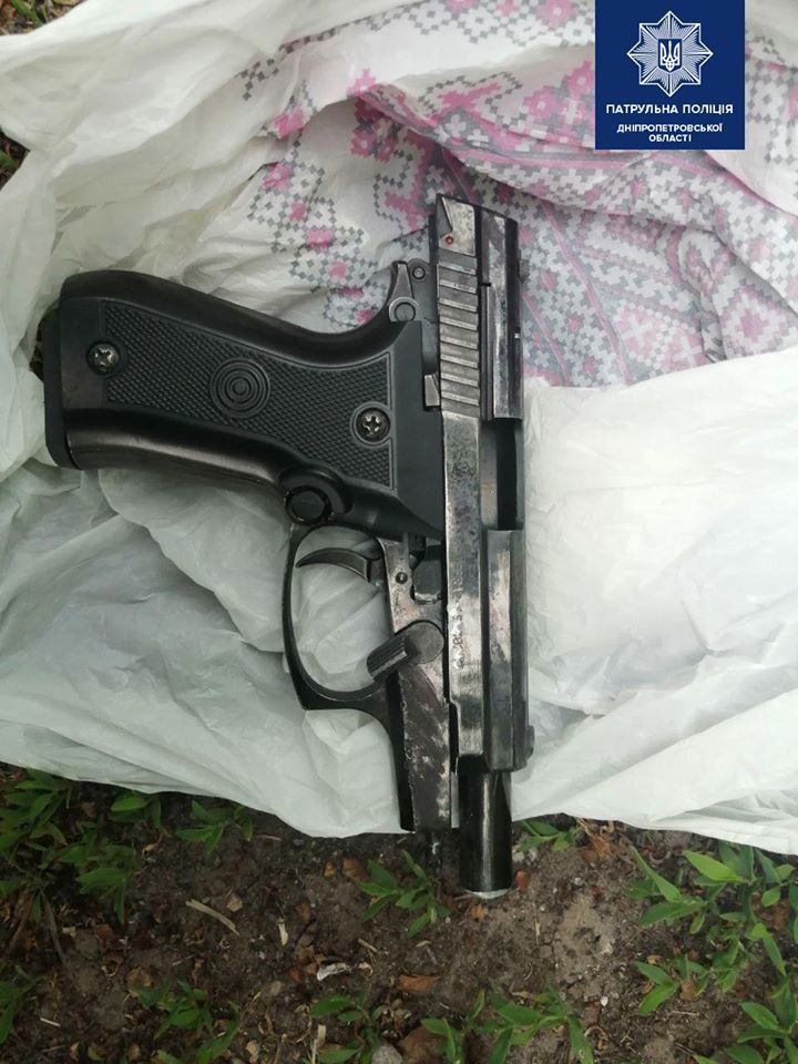 В Днепре мужчина с пистолетом разъезжал на краденном скутере. Новости Днепра