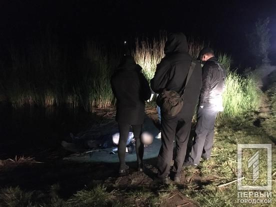 Выловили тело из реки рыбаки 