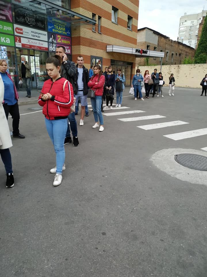 Огромные очереди в Центре Огромные очереди