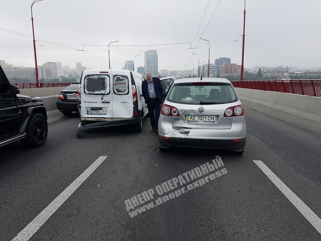 ДТП на Новом мосту: огромная пробка. Новости Днепра