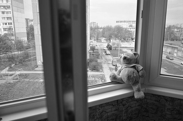 На Днепропетровщине мальчик выпал из окна 3 этажа: он в тяжелом состоянии. Новости Днепра