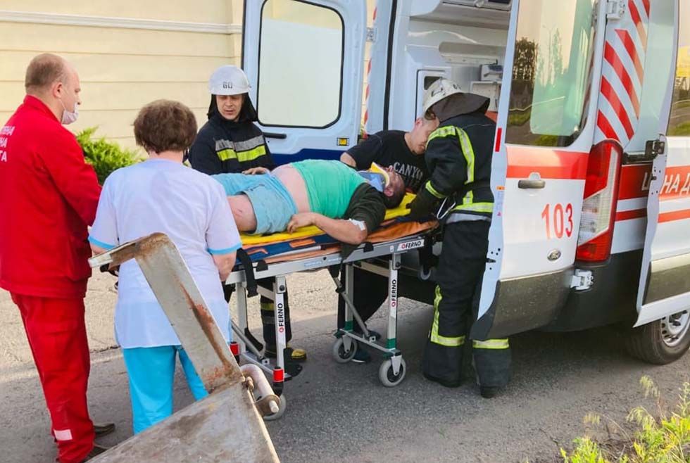 В Поргородном «ВАЗ» влетел в столб. Новости Днепра