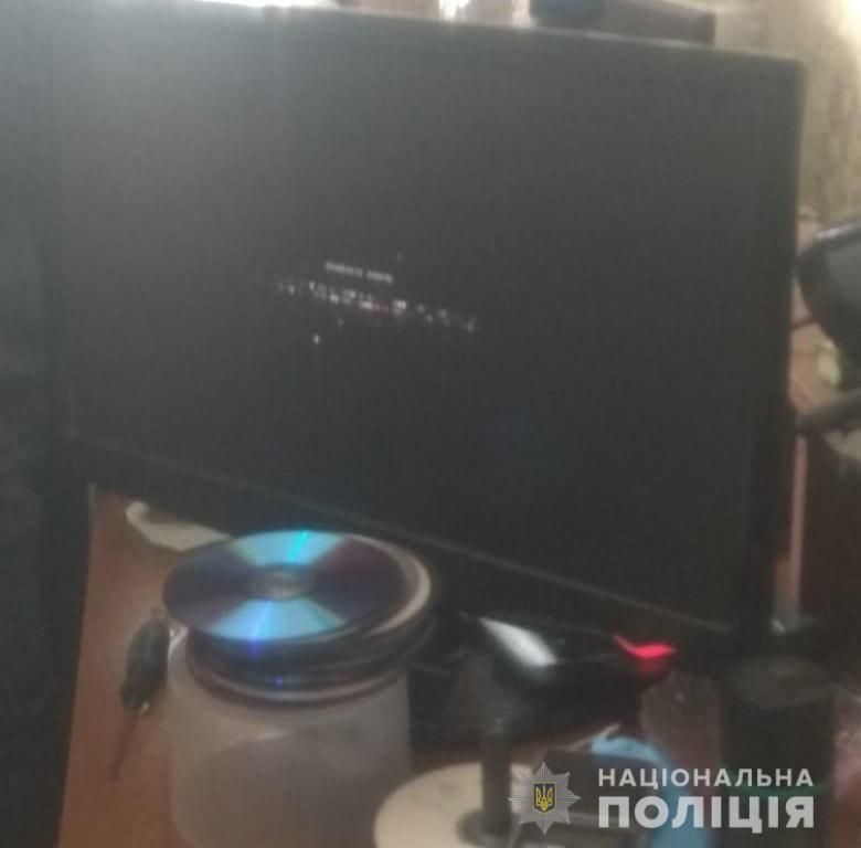 Мужчина распространял порно в интернете 