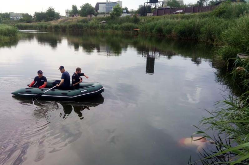 Тело мужчины извлекли из воды спасатели. Новости Днепра