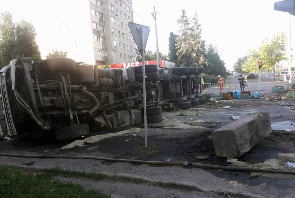 Перевернулся грузовик: погибли мужчина и ребенок. Новости Днепра