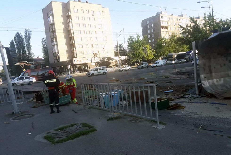 Перевернулся грузовик: погибли мужчина и ребенок. Новости Днепра