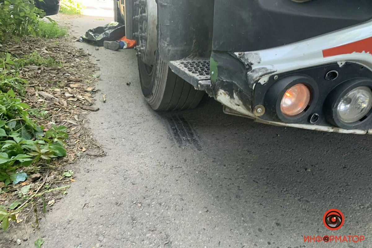 В Днепре ищут свидетелей вчерашней трагедии с коммунальным грузовиком. Новости Днепра