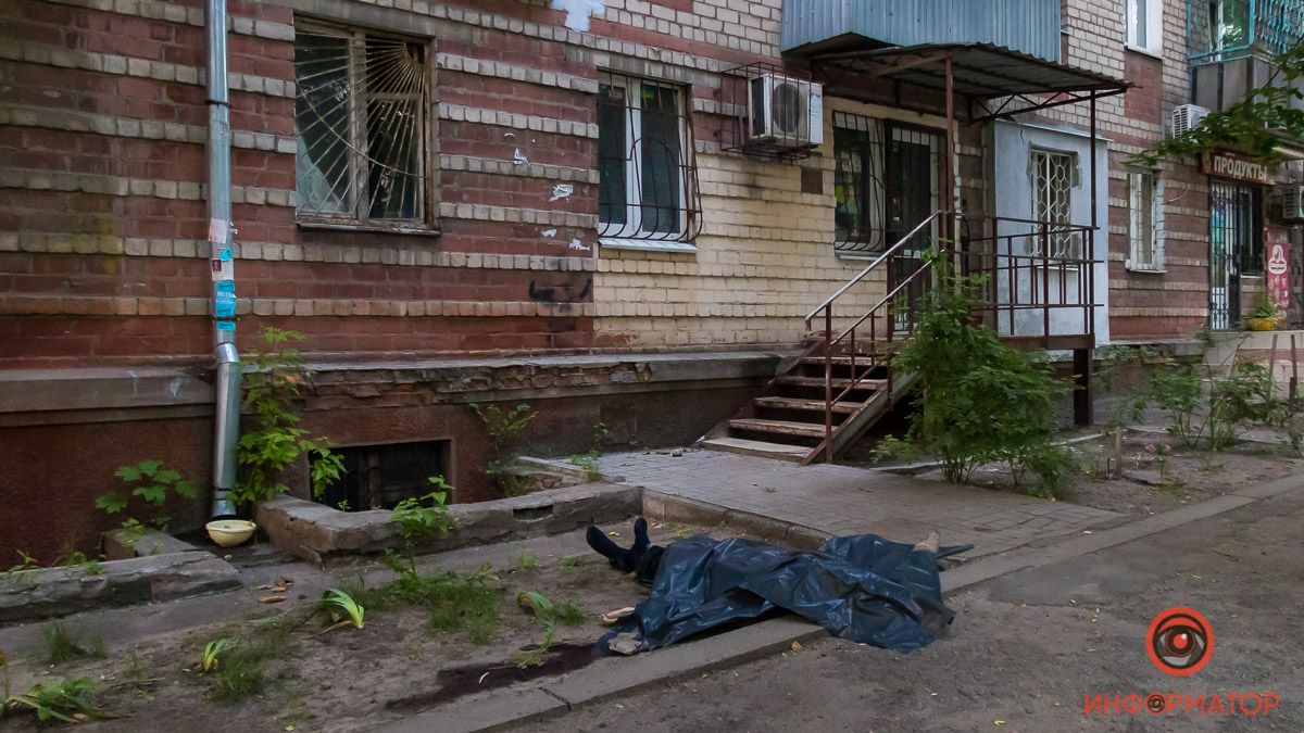 В Днепре мужчина выпал из окна дома. Новости Днепра