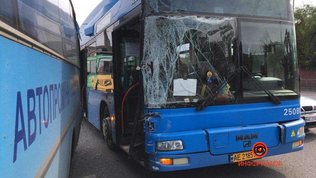 В Днепре столкнулись 2 автобуса с пассажирами. Новости Днепра