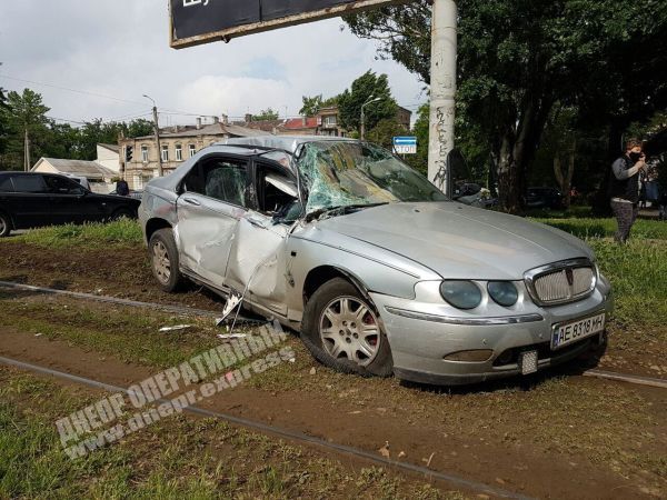 В Днепре столкнулись трамвай и легковое авто. Новости Днепра