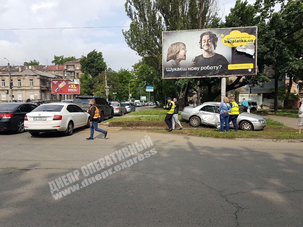 В Днепре столкнулись трамвай и легковое авто. Новости Днепра