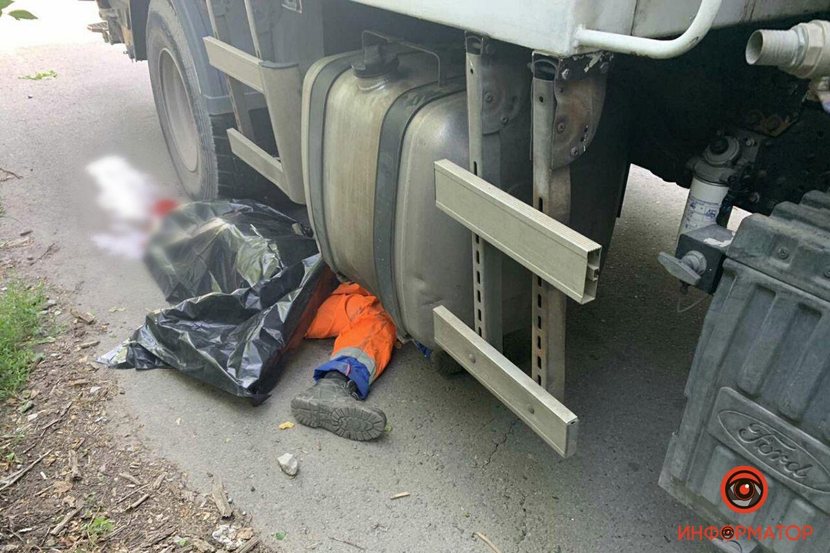 В Днепре ищут свидетелей вчерашней трагедии с коммунальным грузовиком. Новости Днепра