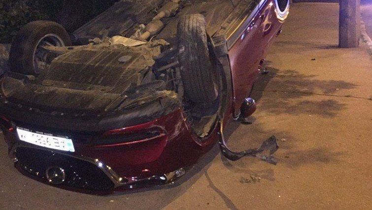 В Днепре перевернулось авто: появилось видео. Новости Днепра