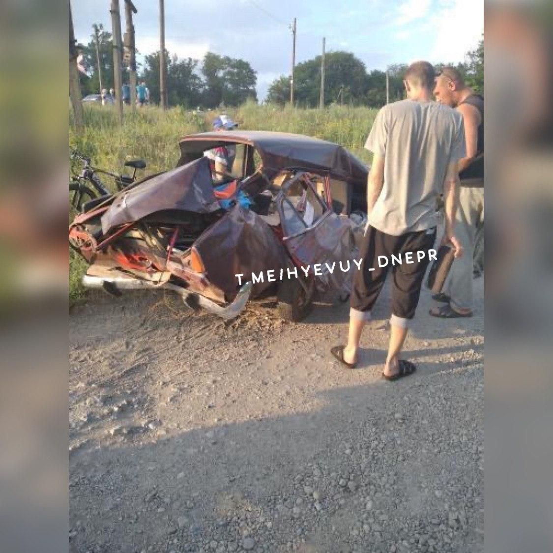Под Днепром поезд протаранил авто. Новости Днепра