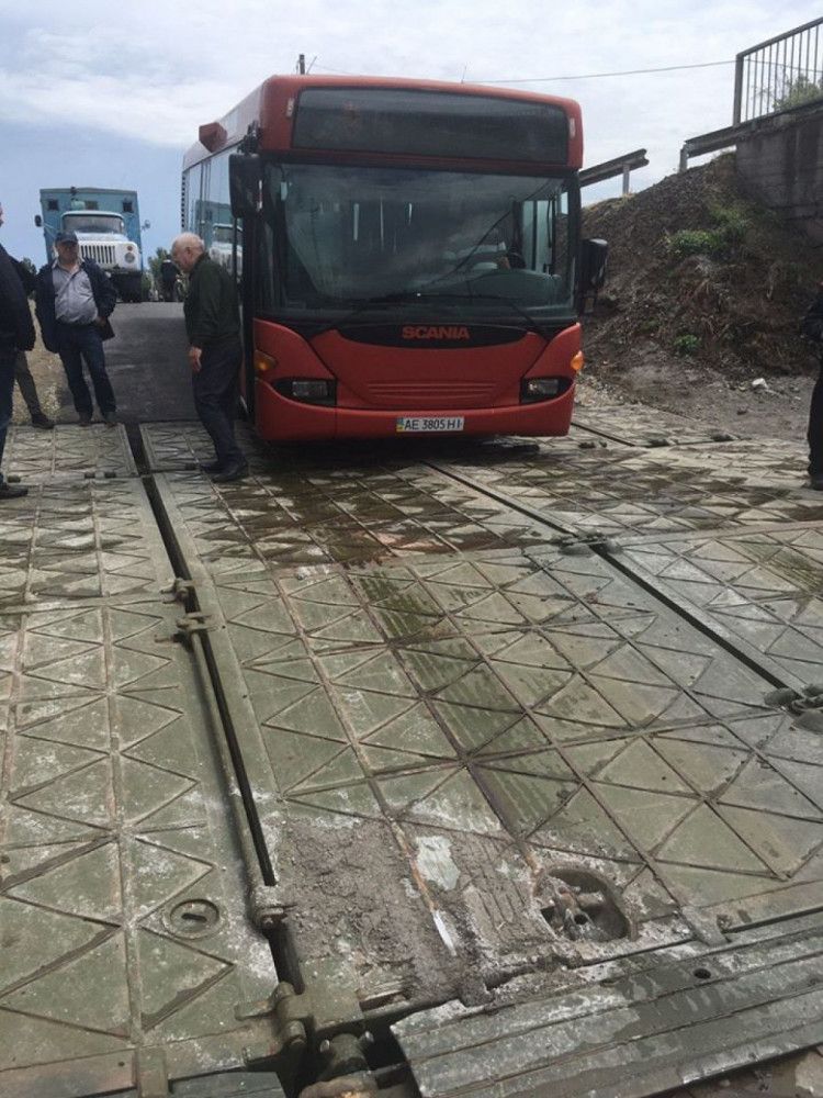 Понтонный мост в Алексеевке «сломался». Новости Днепра