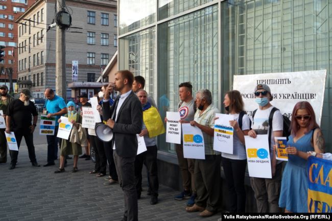 В центре Днепра прошел митинг в поддержку украинского языка. Новости Днепра