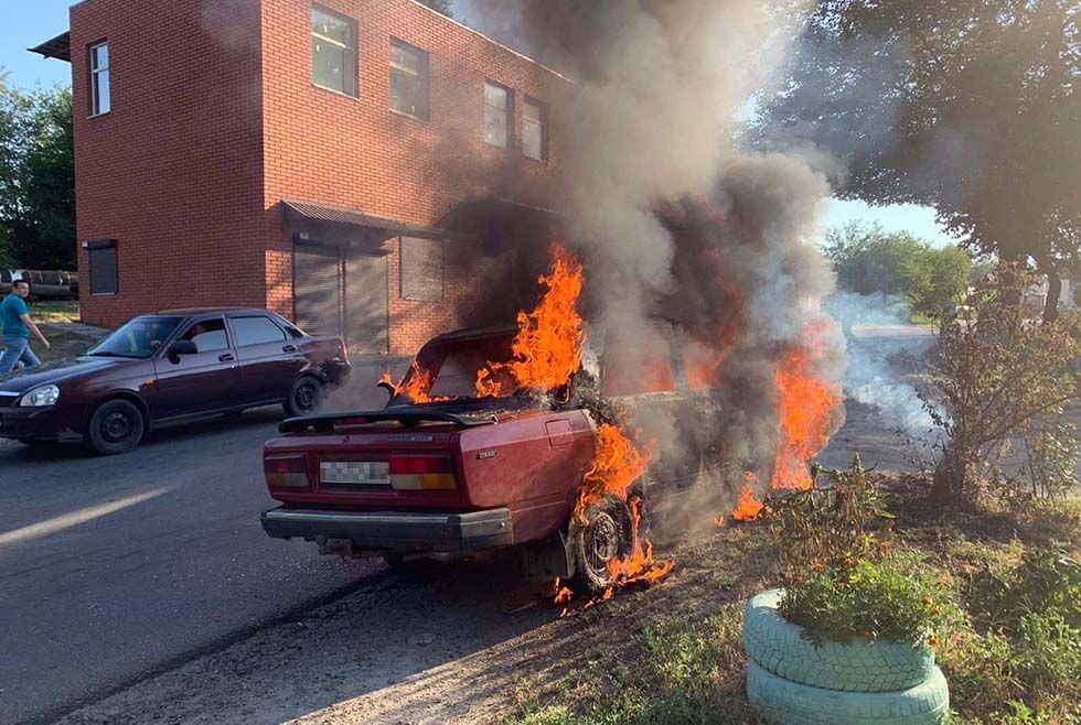 В Днепре сгорел автомобиль. Новости Днепра