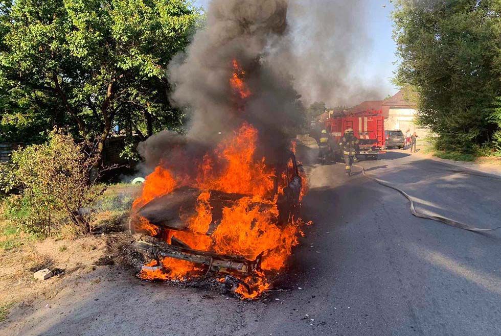 В Днепре сгорел автомобиль. Новости Днепра