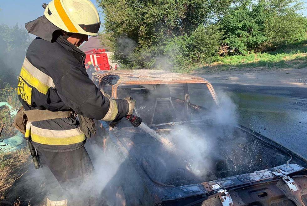 В Днепре сгорел автомобиль. Новости Днепра