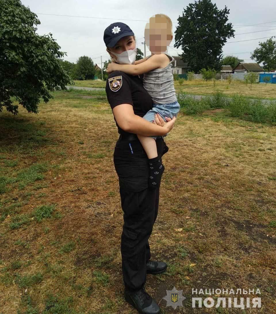 Полицейские вернули 3-летнего малыша родителям. Новости Днепра