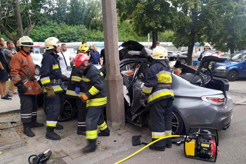 Смертельное ДТП в Днепре: авто влетело в столб. Новости Днепра