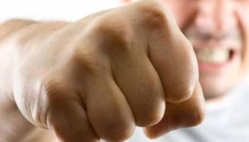 В центре Днепра из-за парковки избили девушку. Новости Днепра